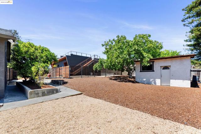 2391 Rancho Rd, El Sobrante CA: https://media.crmls.org/mediaz/446bafb0-1744-4987-bb76-3de8d9b63bd8.jpg