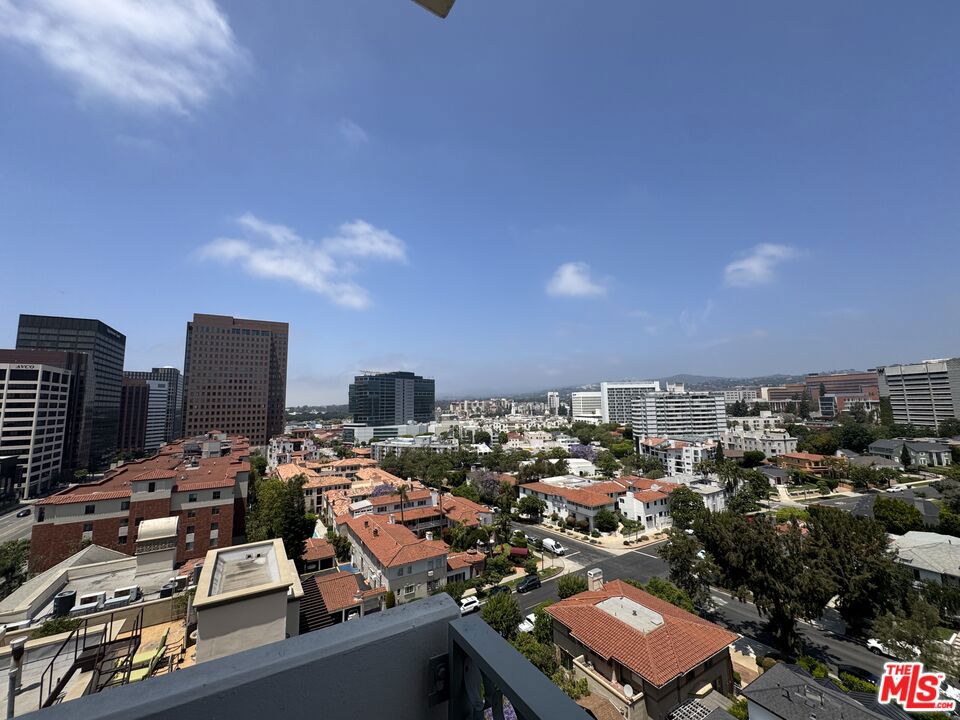 https://media.crmls.org/mediaz/446be932-84a1-4bbd-b286-fd512d02e54d.jpg?preset=X-Large