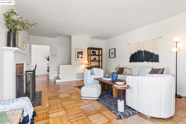 1420 Catherine Dr, Berkeley CA: https://media.crmls.org/mediaz/446c30c6-3c20-461b-9575-13270e01c4ca.jpg