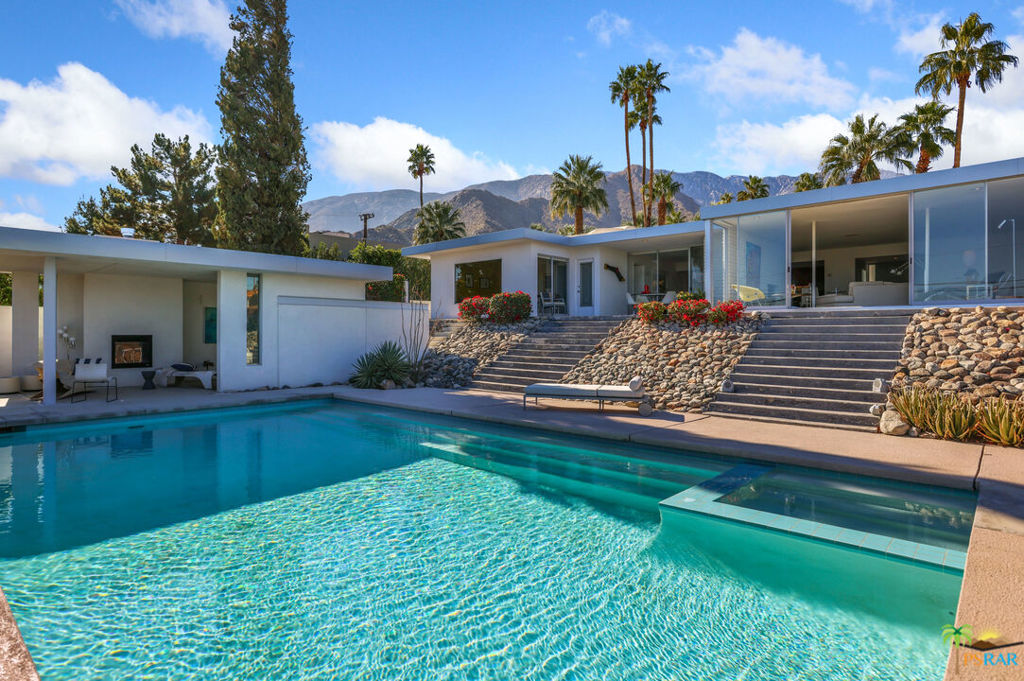 2222 N JANIS Drive