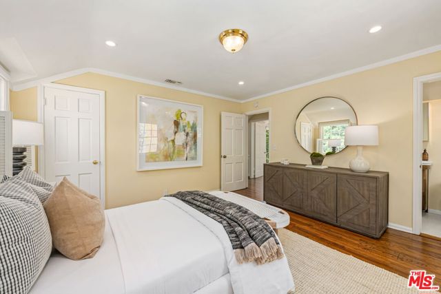 1376 San Ysidro Drive, Beverly Hills CA: https://media.crmls.org/mediaz/446cab4f-b5eb-4bb2-9d91-a965ffe6cd73.jpg