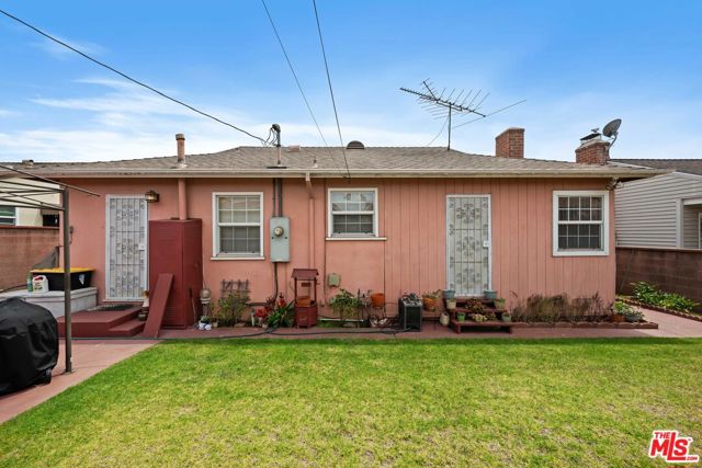 2533 W 118th Place, Hawthorne CA: https://media.crmls.org/mediaz/446cd6fa-7741-4515-b682-b045601a6c19.jpg