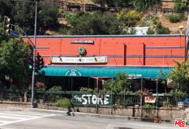 8181 Gould Avenue, Los Angeles CA: https://media.crmls.org/mediaz/446ce4a4-765b-4fb6-9329-bc3b1565f313.jpg
