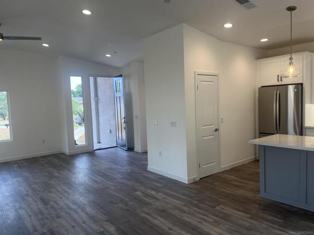 11977 Raceway, Lakeside CA: https://media.crmls.org/mediaz/446d0f71-6cc1-41c9-bf56-c8d80ffb0fc6.jpg