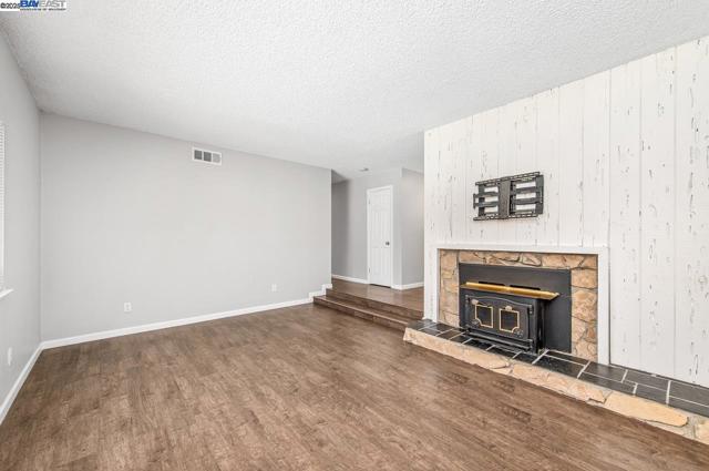 1059 Lakehurst Rd, Livermore CA: https://media.crmls.org/mediaz/446d2c7f-d8d5-4f55-9657-f807c40994f2.jpg