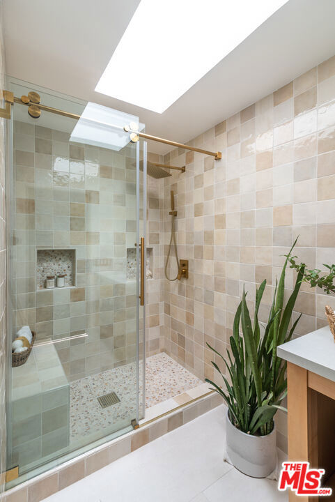 9265 Thrush Way, Los Angeles CA: https://media.crmls.org/mediaz/446d41b2-ef22-49f9-8bee-70ad530bec14.jpg