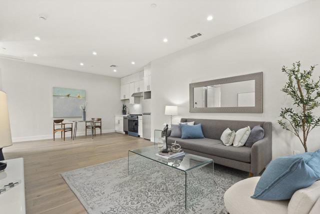 1303 American Way, Menlo Park CA: https://media.crmls.org/mediaz/446e4f7b-ba0c-4046-9707-4fddef54f002.jpg
