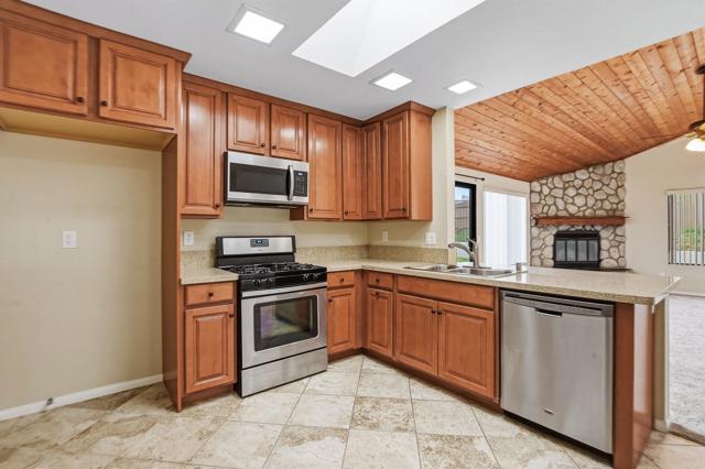 Detail Gallery Image 14 of 35 For 10261 Kaiser Pl, San Diego,  CA 92126 - 3 Beds | 2 Baths