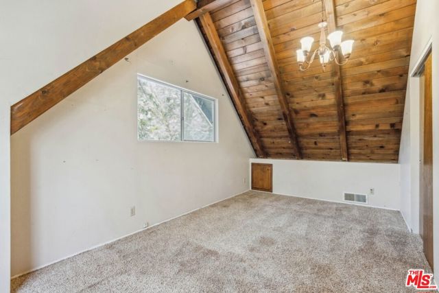 286 S Fairway Drive, Lake Arrowhead CA: https://media.crmls.org/mediaz/44700ec0-0ce6-4740-8c25-e45e394601b7.jpg
