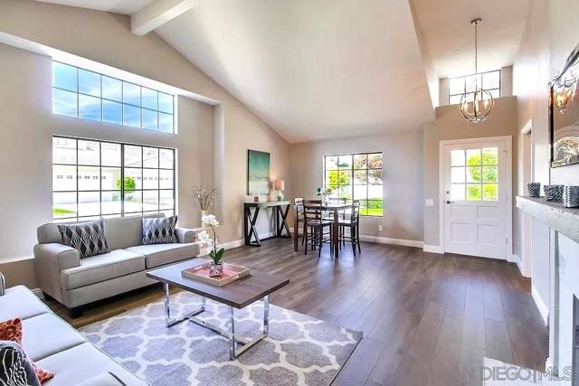 3949 Caminito Del Mar Surf, San Diego CA: https://media.crmls.org/mediaz/44704e01-1855-4e07-ac9f-568f13617d02.jpg