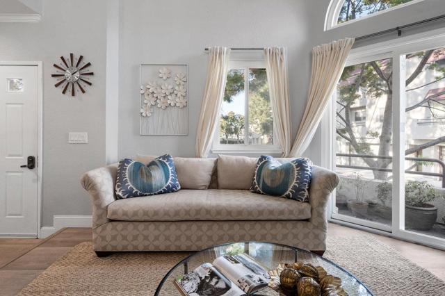 104 E Court Lane, Foster City CA: https://media.crmls.org/mediaz/44709229-15bc-4e49-8b35-71cee3054835.jpg