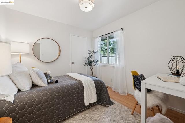 6827 Ridgewood Dr., Oakland CA: https://media.crmls.org/mediaz/4470c1c9-1457-493a-952e-e862acf35b17.jpg