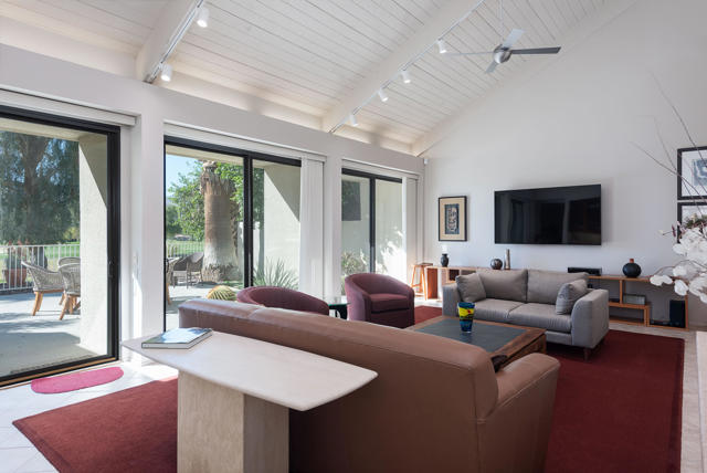 34955 Mission Hills Drive, Rancho Mirage CA: https://media.crmls.org/mediaz/4470de0a-2afc-4b14-90a4-41d2a4fdddbf.jpg