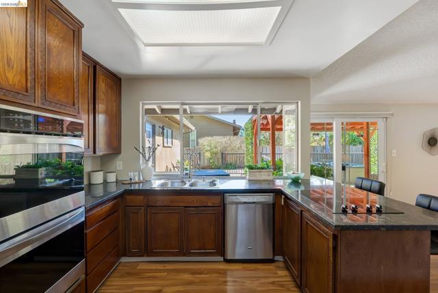 Image 23 of 47 For 2651 Tamalpais Dr