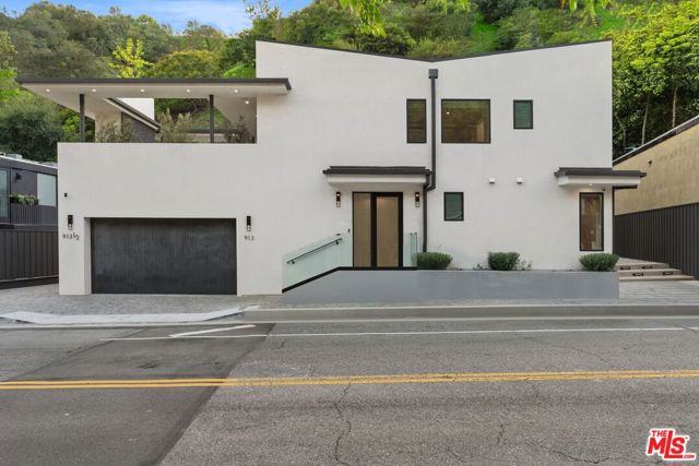 913 913 1/2 N Beverly Glen Boulevard, Bel Air CA: https://media.crmls.org/mediaz/4471a5d5-48eb-4dd5-b3bb-48a70edd484e.jpg
