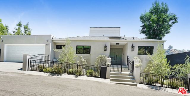2506 Zorada Drive, Los Angeles CA: https://media.crmls.org/mediaz/4471b813-c1c8-470c-8384-ccfd99b595a3.jpg