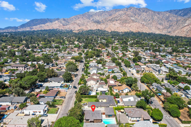 1710 N Oxford Avenue, Pasadena CA: https://media.crmls.org/mediaz/4471da6b-2335-4691-9877-46f134225191.jpg