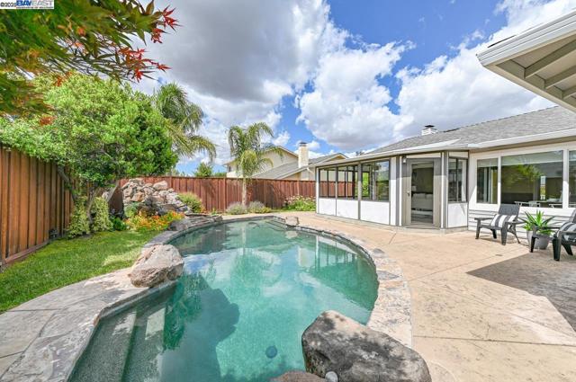 1047 Innsbruck St, Livermore CA: https://media.crmls.org/mediaz/4472033f-90dd-474c-88f7-34540d71d213.jpg