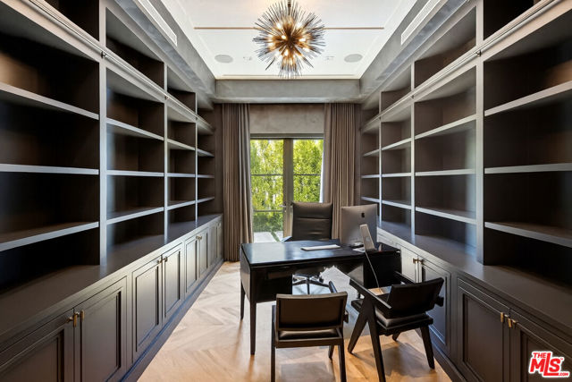 11753 Wetherby Lane, Los Angeles CA: https://media.crmls.org/mediaz/44723088-fadc-48d3-81d5-7b6addf8c071.jpg