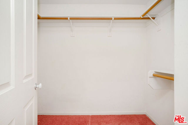6615 Kentwood Bluffs Drive, Los Angeles CA: https://media.crmls.org/mediaz/44726d47-d281-40e8-84b0-b86aa6c372c2.jpg