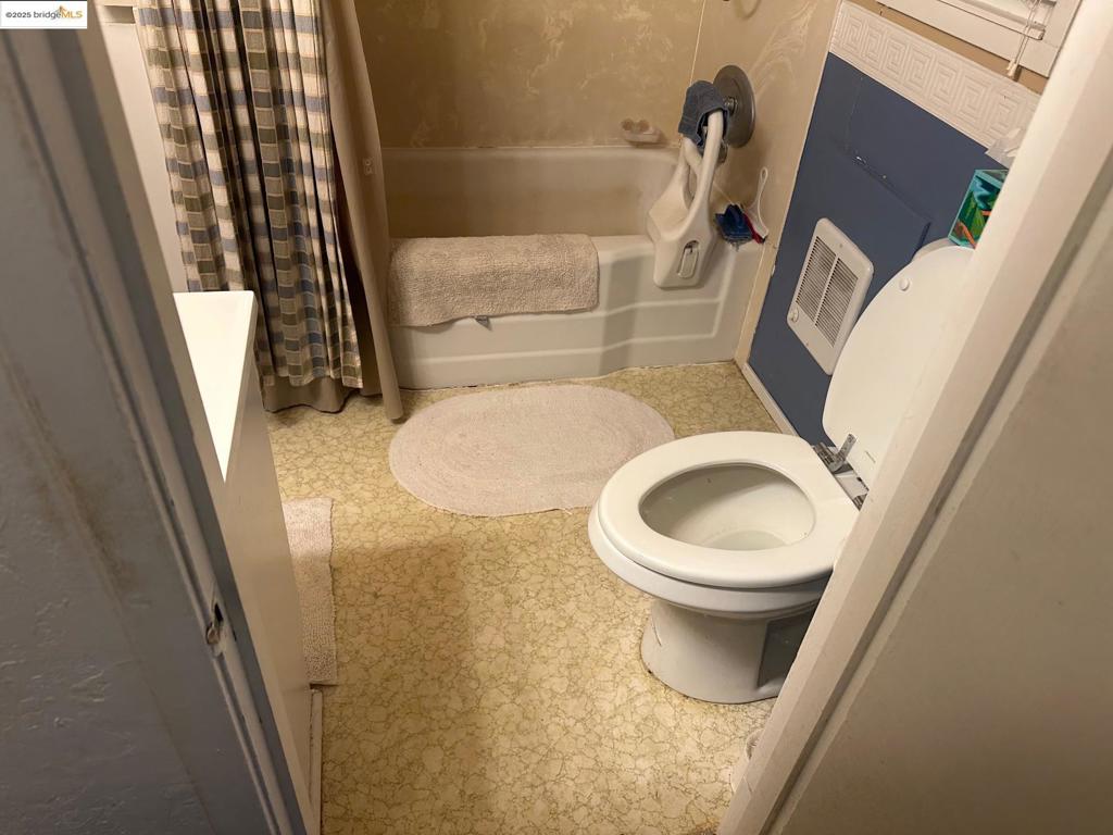 https://media.crmls.org/mediaz/4472ad1b-3d15-40a0-9b15-837cc8c8056e.jpg?preset=X-Large