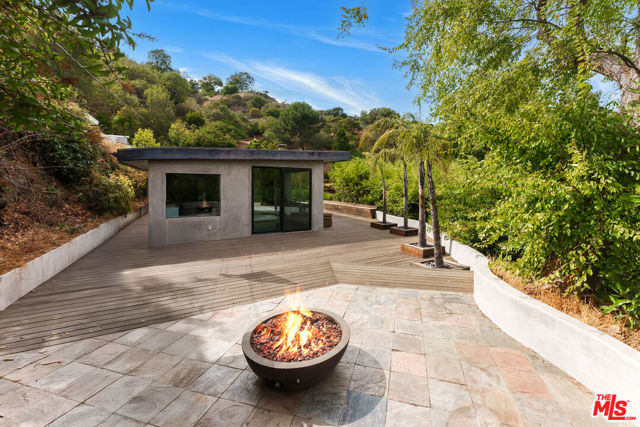 2929 Passmore Drive, Los Angeles CA: https://media.crmls.org/mediaz/4472f4e1-c694-4153-a9c6-261070f54444.jpg