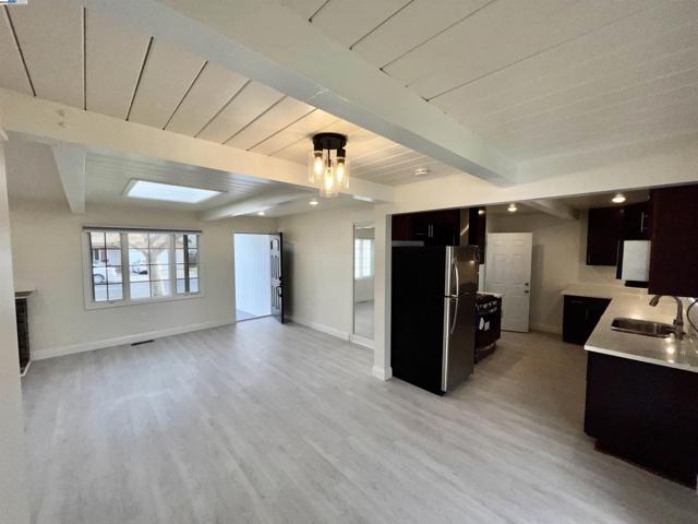 2847 Avon, Concord CA: https://media.crmls.org/mediaz/44732b5f-926c-45c9-ba15-2f65e94b7cf4.jpg