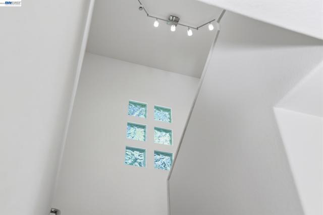 906 Vista Pointe Dr, San Ramon CA: https://media.crmls.org/mediaz/4473a450-b002-4aa0-a17d-2cf8dc0eaaaf.jpg