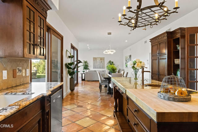 13045 Ripple Creek Lane, Camarillo CA: https://media.crmls.org/mediaz/4473e097-3076-45f4-b4f9-6b12c95416cc.jpg