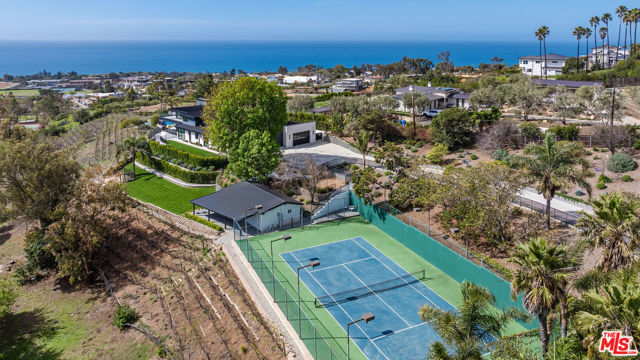 29800 Cuthbert Road, Malibu CA: https://media.crmls.org/mediaz/44740895-33f4-43c7-acde-6ad995415198.jpg
