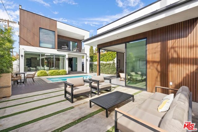 714 N La Jolla Avenue, Los Angeles CA: https://media.crmls.org/mediaz/4474aaa1-3f7b-4c5a-87bb-3c82644c0c1e.jpg