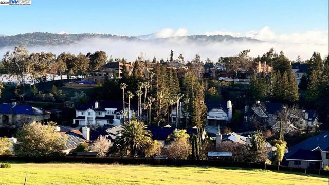 1228 Copper Peak Ln, San Jose CA: https://media.crmls.org/mediaz/447541cd-3c27-4456-900a-762869a9085f.jpg