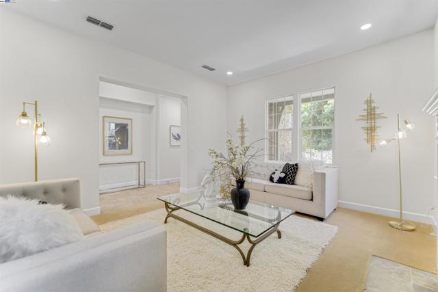 1993 Fairway Oaks Dr, Ripon CA: https://media.crmls.org/mediaz/44762f99-c2d1-42a8-89ce-240145ba7de6.jpg