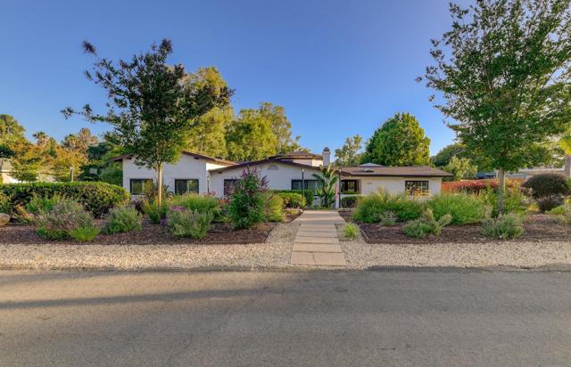 13555 Sagewood Dr, Poway CA: https://media.crmls.org/mediaz/44770f12-ff38-43c9-b374-85fa9a5f634d.jpg