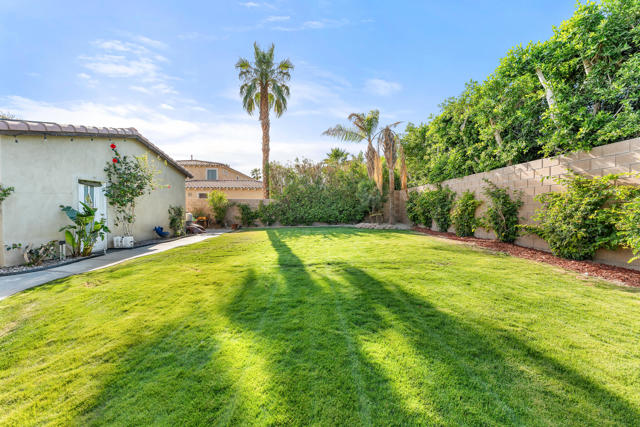 80580 Apple Court, Indio CA: https://media.crmls.org/mediaz/4477550d-a8b0-4de1-b5d8-c486fc143f1d.jpg