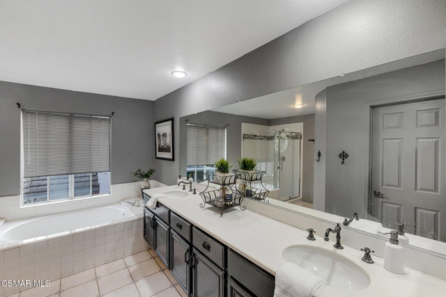 12208 Cherry Grove Street, Moorpark CA: https://media.crmls.org/mediaz/44776e83-060d-4b59-afcd-bc20631f45bd.jpg