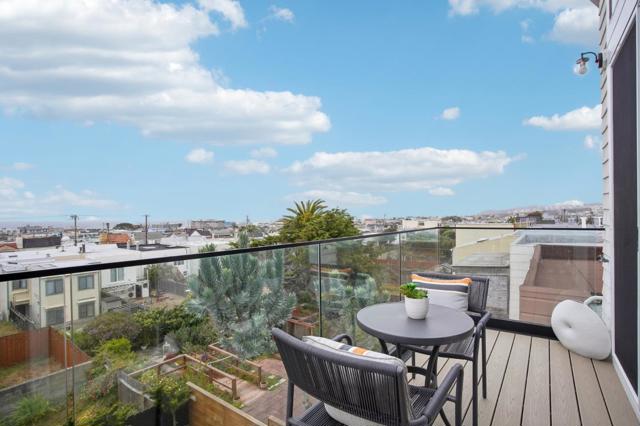 2183 45th Avenue, San Francisco CA: https://media.crmls.org/mediaz/4477762c-ce73-4b4a-86bb-d6d80f153de5.jpg