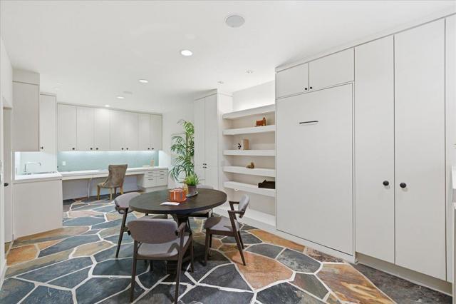 920 Oxford Drive, Los Altos CA: https://media.crmls.org/mediaz/4477f9c5-eb1d-47eb-92c9-81221bb561be.jpg