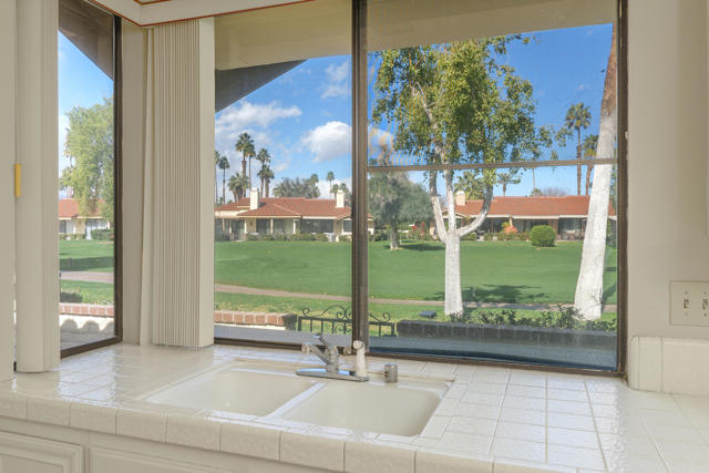 314 Sierra Madre S, Palm Desert CA: https://media.crmls.org/mediaz/4477fa30-6b65-485c-9dd9-8760217c3591.jpg