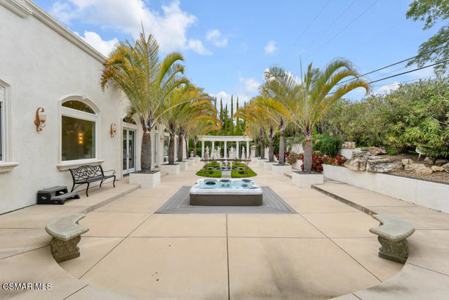 932 Rosario Drive, Thousand Oaks CA: https://media.crmls.org/mediaz/447810f2-aaec-4b7c-b23b-2b2d1ff44ce8.jpg