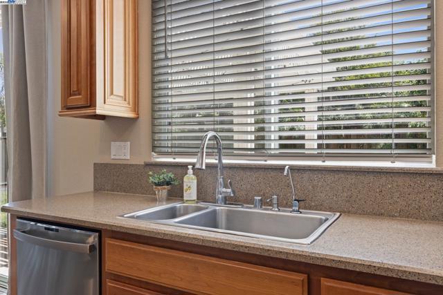 6454 Green Castle Cir, Discovery Bay CA: https://media.crmls.org/mediaz/44784a68-1e30-4405-bee9-c44fb69731bd.jpg