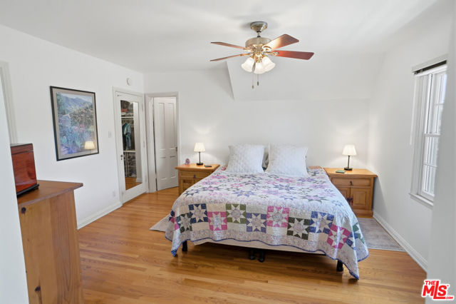 1816 Rosita Drive, Glendale CA: https://media.crmls.org/mediaz/4478dcde-c2f7-446e-b557-591e9984d88d.jpg