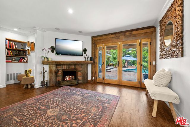 16582 Calneva Drive, Encino CA: https://media.crmls.org/mediaz/4478fb2e-2c1f-4881-aa5c-ea242eb519d7.jpg
