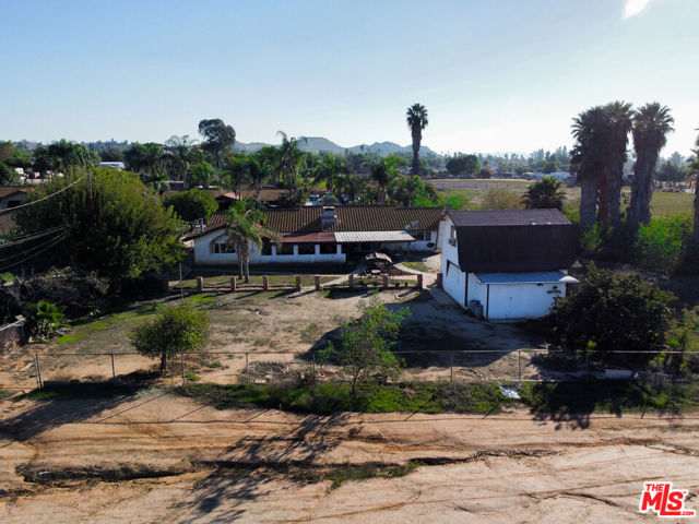16065 Porter Avenue, Riverside CA: https://media.crmls.org/mediaz/447908d1-424b-4e17-861a-b17441056c6d.jpg