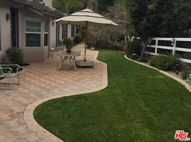 1808 Fallbrook Oaks Court, Fallbrook CA: https://media.crmls.org/mediaz/44793a0c-42a3-49fb-8e9f-dcf96ee59ea9.jpg