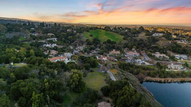 28120 Laura Court, Los Altos Hills CA: https://media.crmls.org/mediaz/44794880-5b25-4896-ac55-8d99c53a05b2.jpg