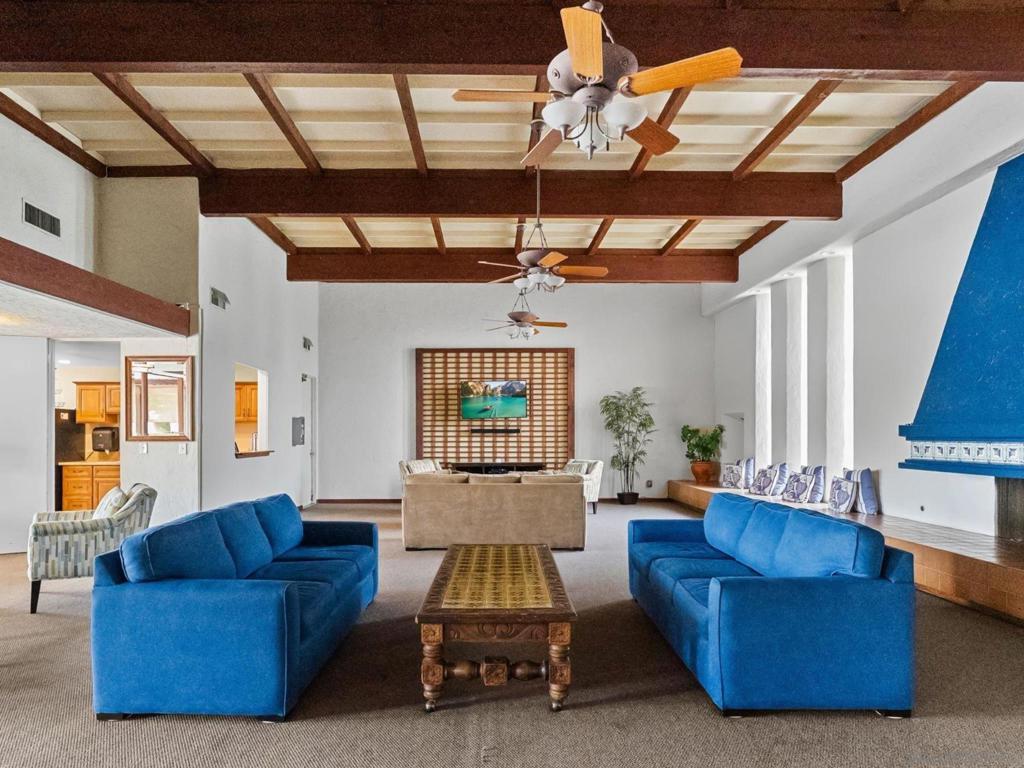https://media.crmls.org/mediaz/44794ce9-b846-4d8d-b13e-23818cae9342.jpg?preset=X-Large