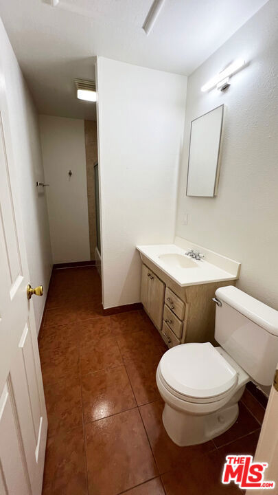 19040 Bassett Street, Reseda CA: https://media.crmls.org/mediaz/447965d5-57b8-45d0-8a97-1f981157afef.jpg