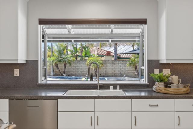 115 Cleveland Court, Ventura CA: https://media.crmls.org/mediaz/44797b38-3b58-4131-9a08-864493fcf9c0.jpg