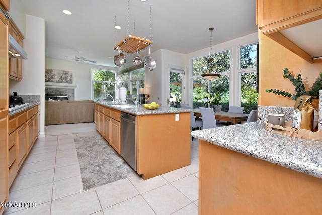 31775 Oak Ranch Court, Westlake Village CA: https://media.crmls.org/mediaz/4479e07b-fc6b-40df-95a6-d7e801e8e129.jpg